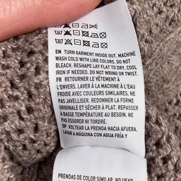 3/$25!! AE oversized sweater - Picture 4 of 8